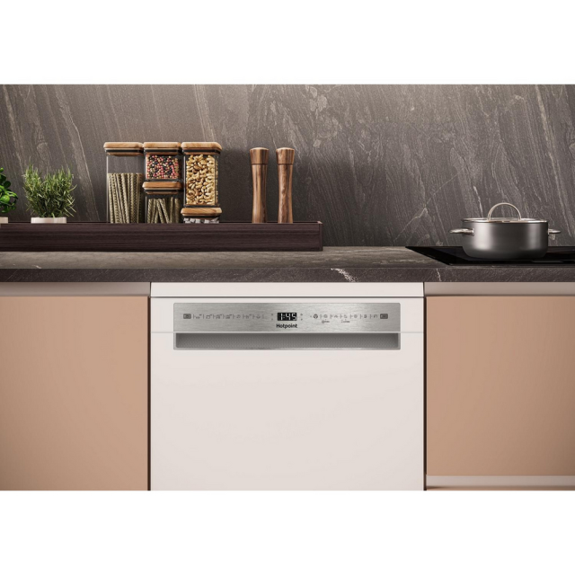 Hotpoint H7FHS41UK Full Size Dishwasher