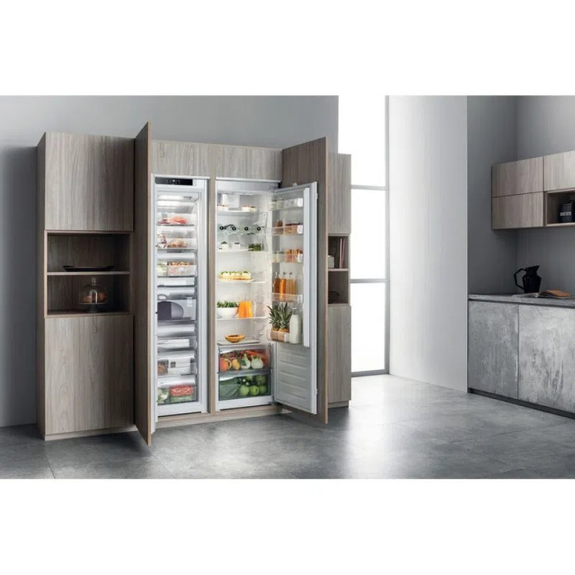 Hotpoint HF1801EF1UK 54 cm Built-In No Frost Tall Freezer
