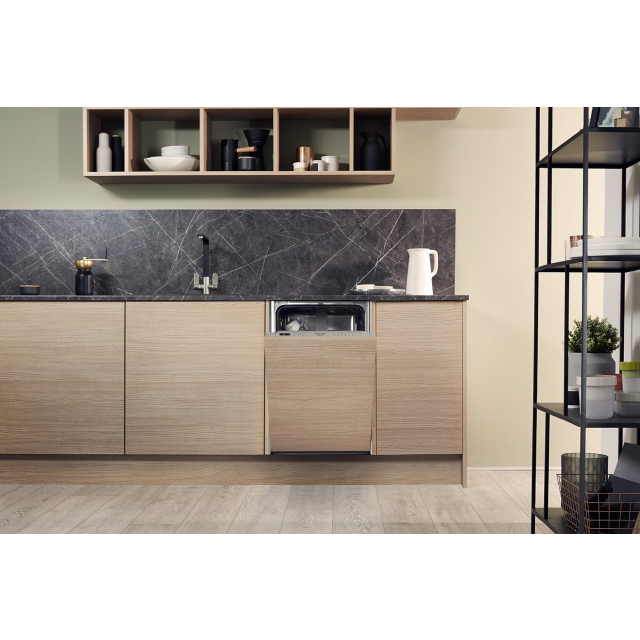 Hotpoint HSICIH4798BI Integrated Slimline Dishwasher - 10 Place Settings